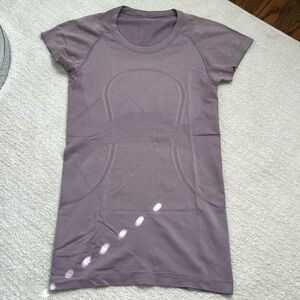 Lululemon Swiftly Tech Short Sleeve shirt Size 4